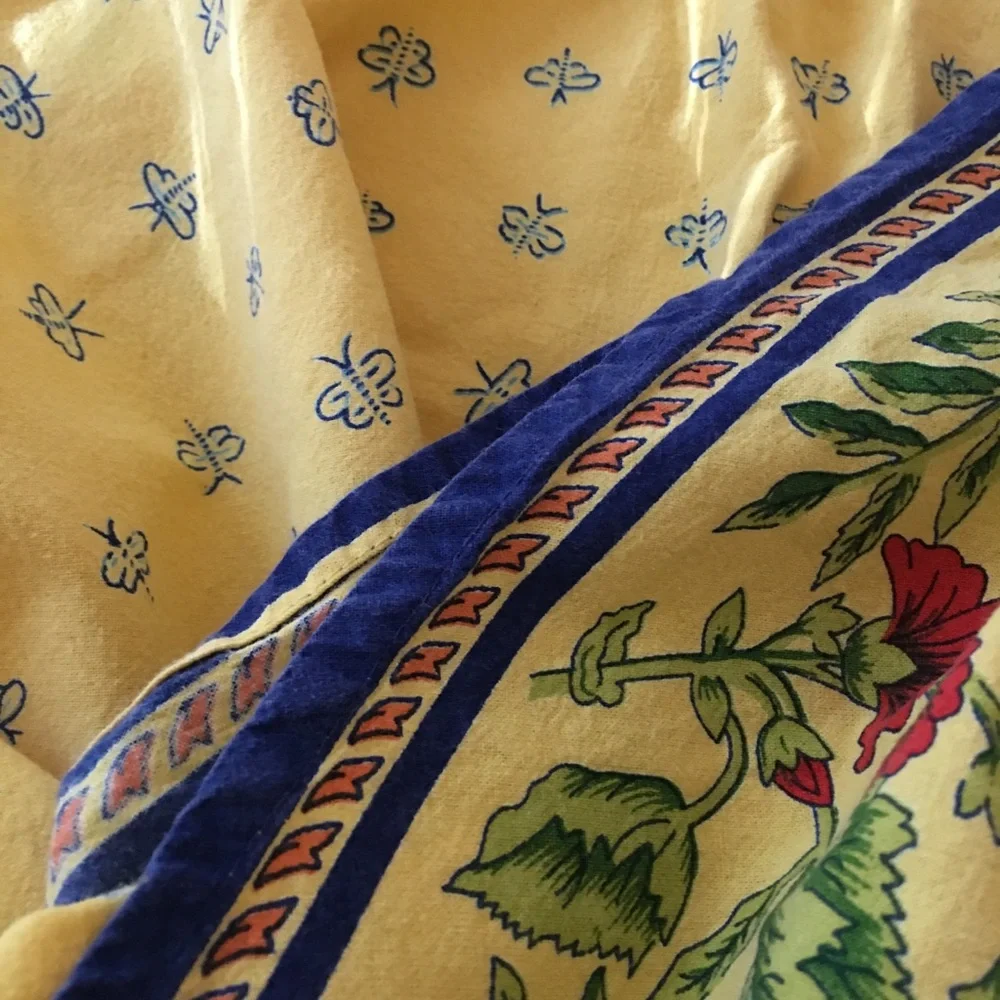 Williams Sonoma cotton French country tablecloth bees yellow 70” round